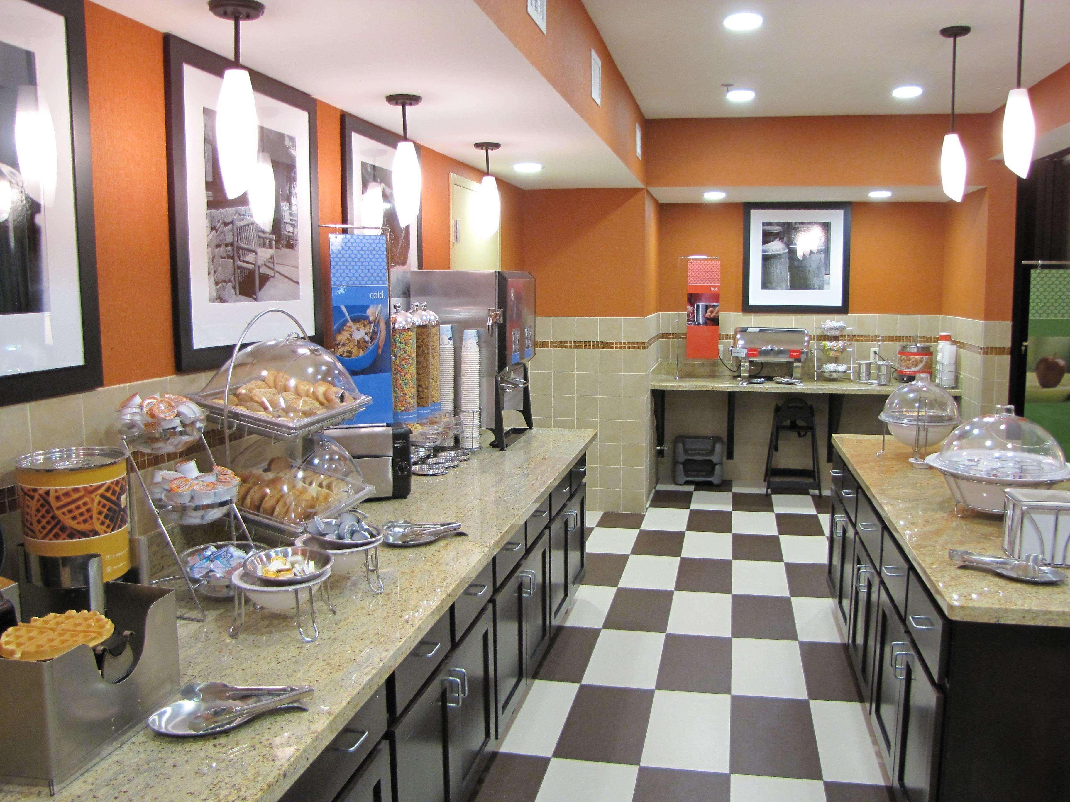 Hampton Inn & Suites Джеймстаун Экстерьер фото